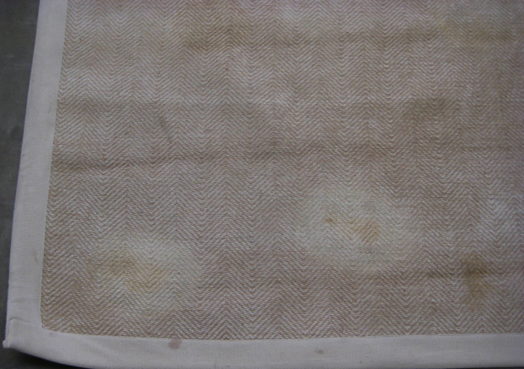 Джут — особенности чистки ковров с использованием данного материала.